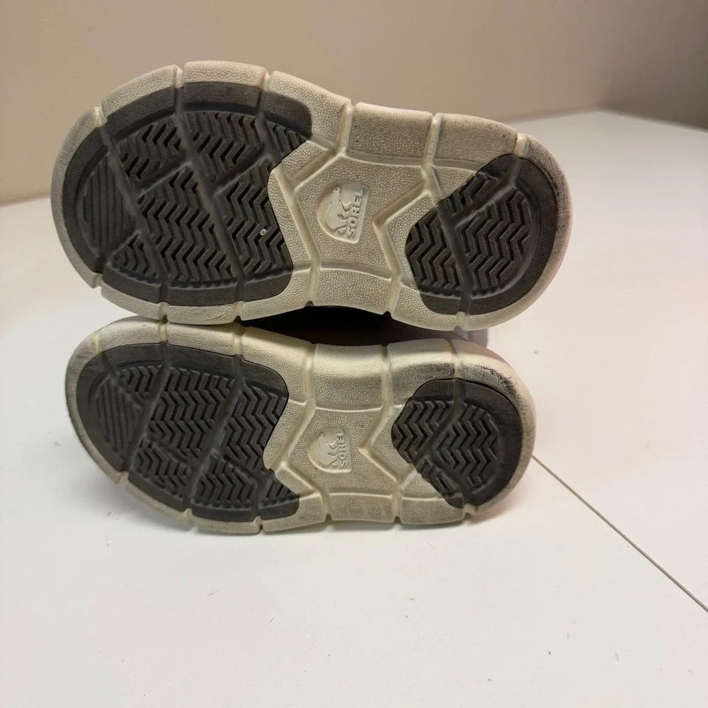Sorel Explorer II Mid Waterproof Boots Silver Metallic Grey NC5170-034 Kids 8